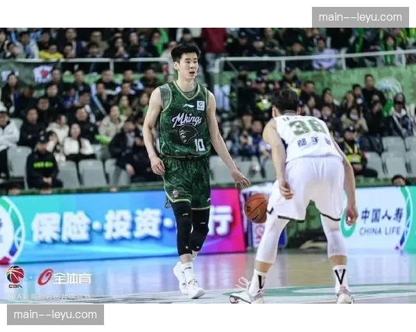 郭昊文持球突破制造杀伤，场均20.6分领跑本土球员得分榜